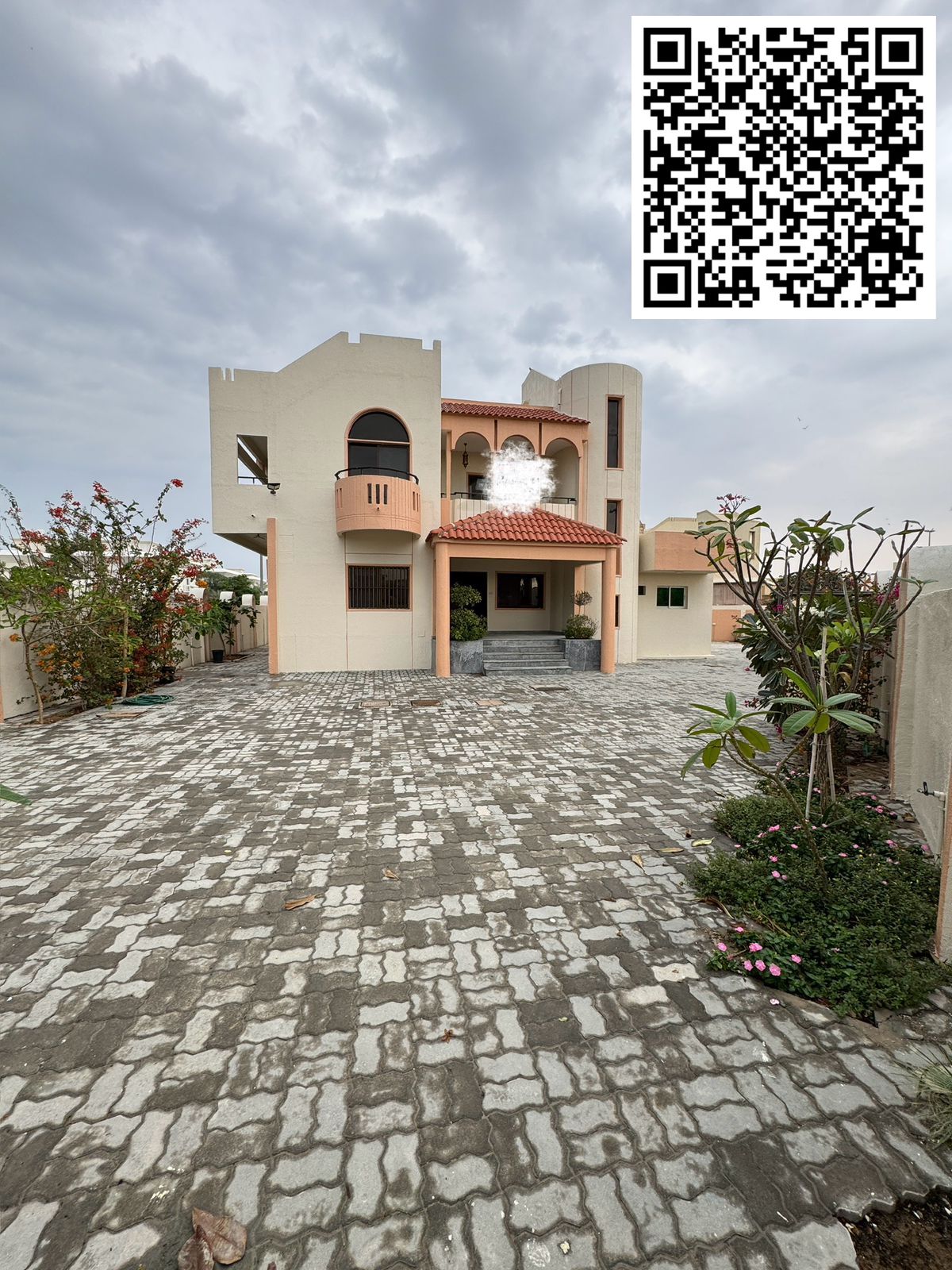 For Rent – Luxury Villa in Sharjah Corniche – Al Rifaa Area Prime location on the corner of 3 streets
