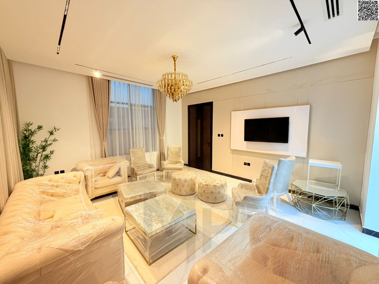 Receive your fully furnished, ready-to-move-in villa – featuring very spacious interiors, hotel-style finishes, and central air conditioning. Freehold