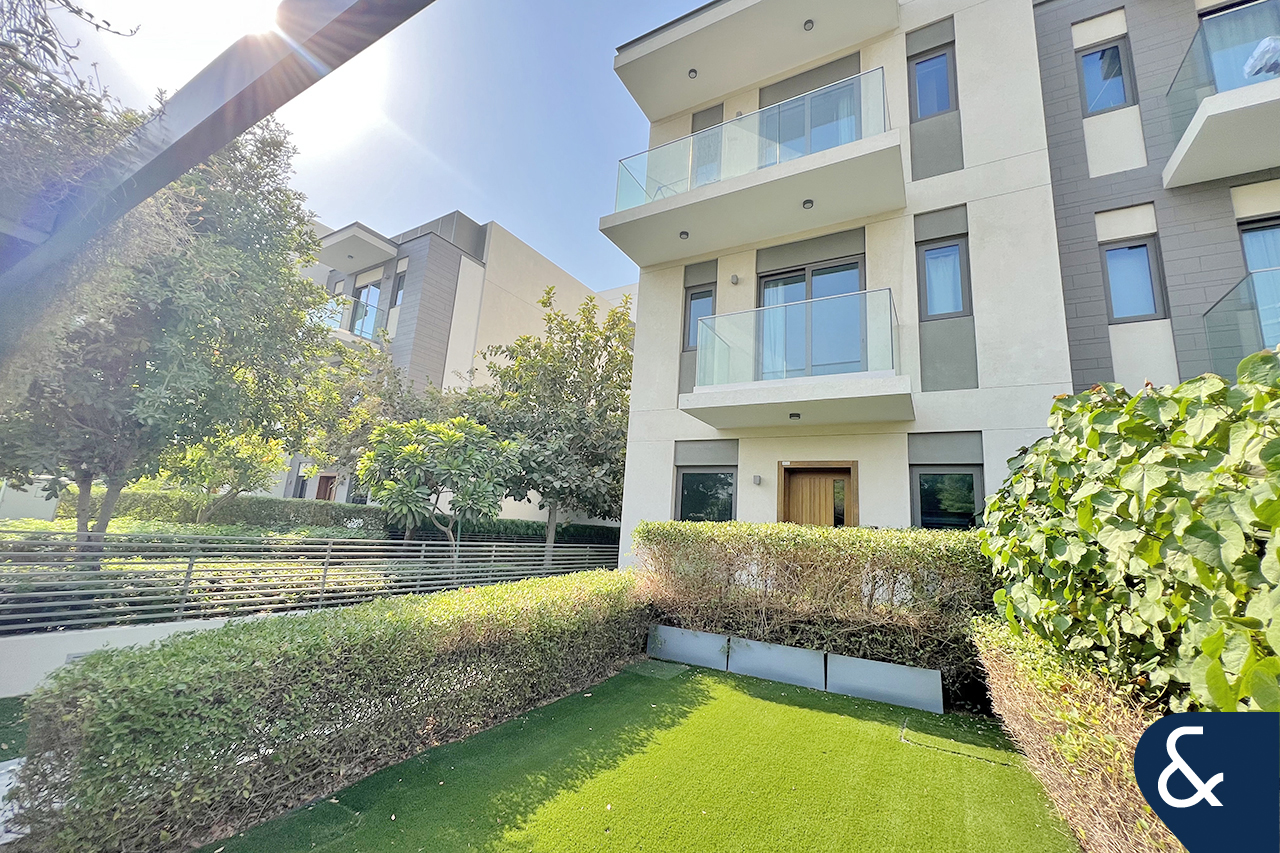 Corner Plot | Single Row | Furnished | 4 Bed