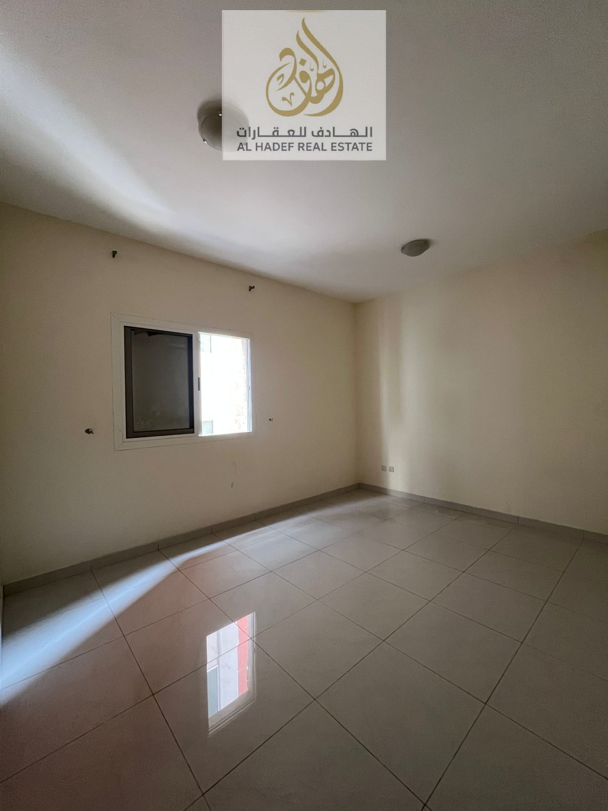 pacious apartment for rent located in Al Hamidiya, in a prime and lively area, very close to the Court and directly opposite Al Hammadi, offering easy