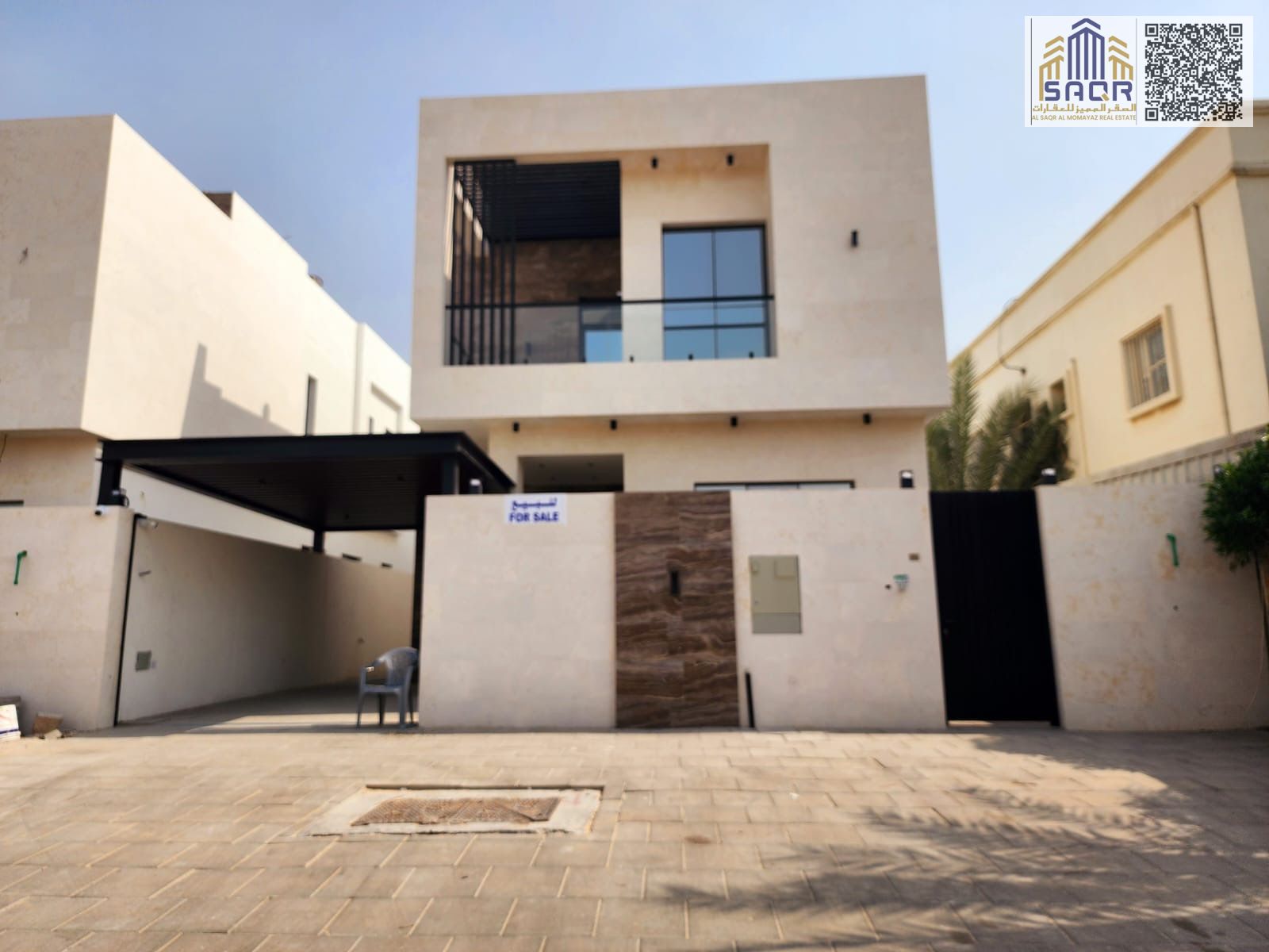 New villa in Al Muwaihat 2 for sale, directly next to the mosque, on a paved road, with a front setback of approximately 10 meters for outdoor parking.