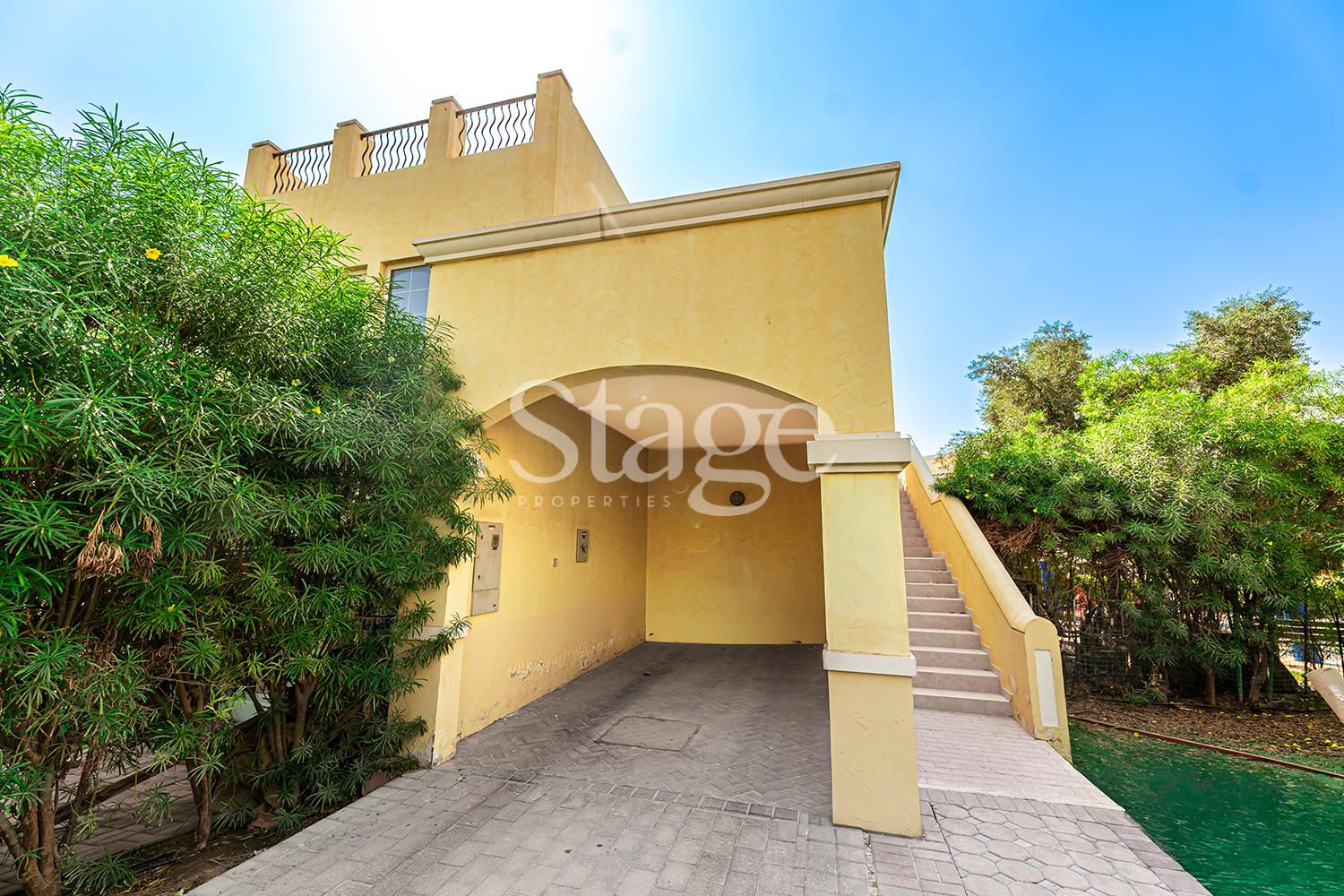 SPACIOUS 2 BED APARTMENT | VACANT | UPPER FLOOR
