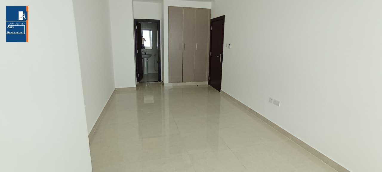 Modern 1BHK for Families - Semi-Furnished Flat, Gym & Pool