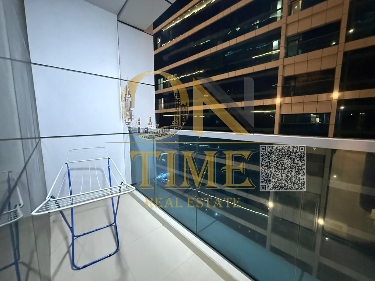First tenant apartment with hotel-style furniture, parking, gym, and pool access, offering comfort, luxury living, and a prime location for families