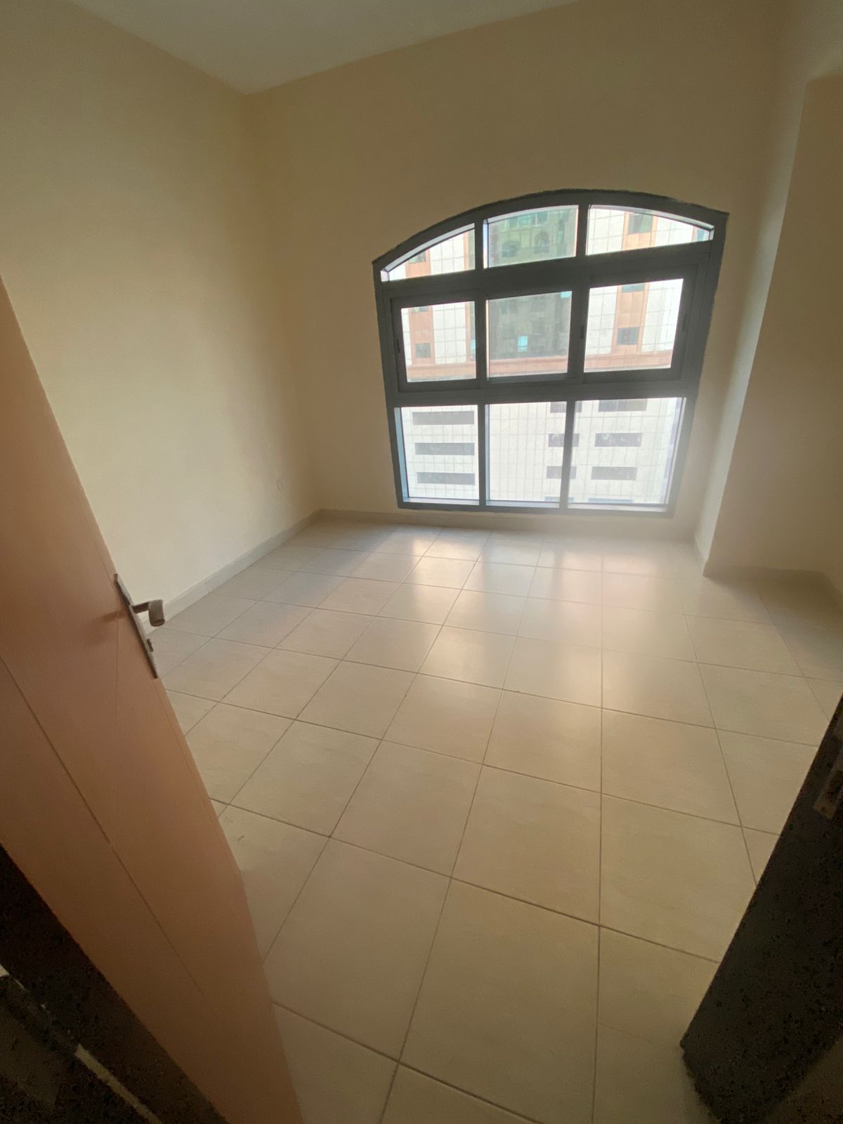 Apartment for rent in Sharjah Al Majaz area Consists of: 2 bedrooms A living room 2 bathrooms A kitchen With two balconies, excellent location, close