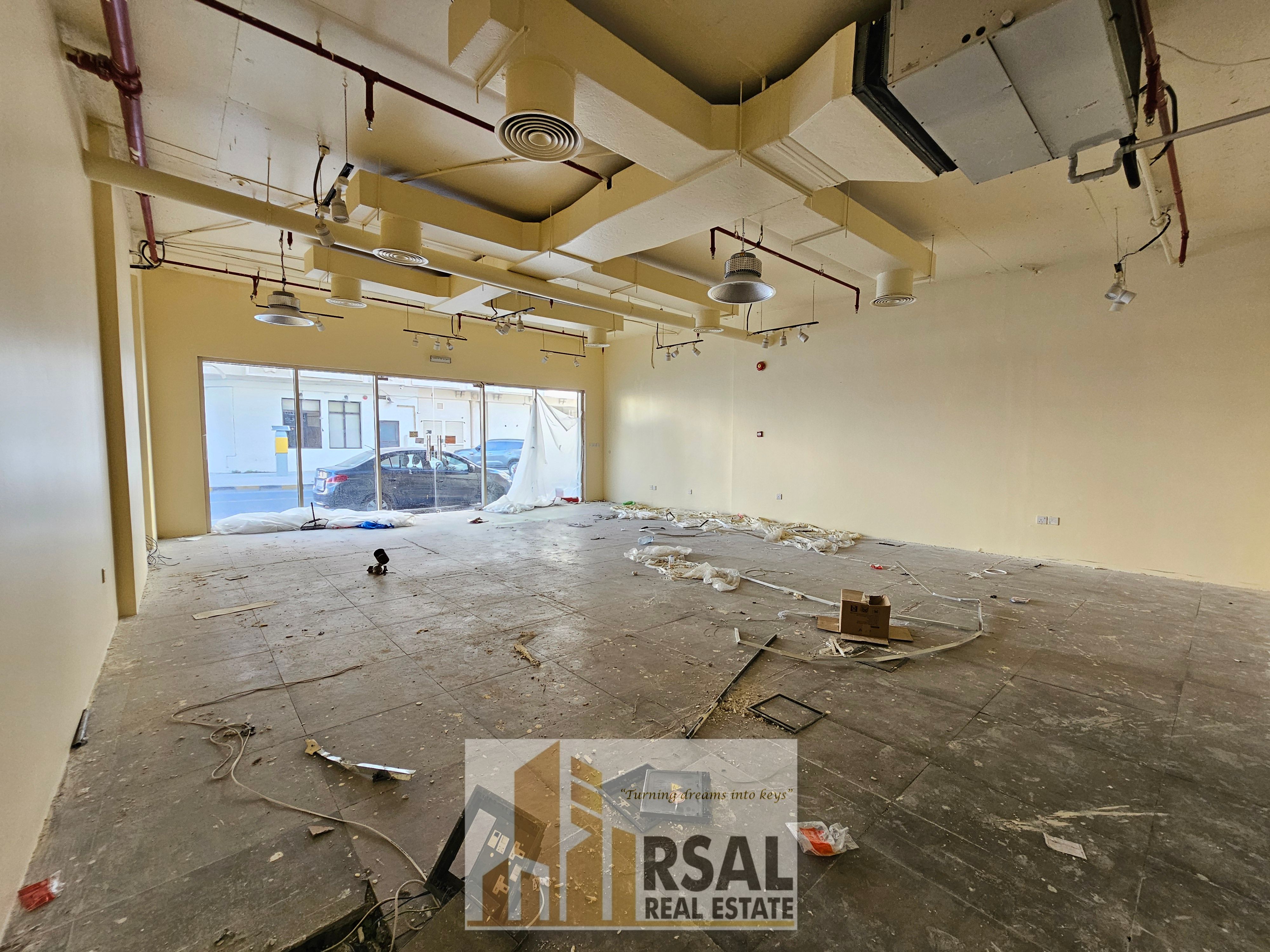"Shop for Rent | 1000 sqft | New Muwaileh, Sharjah | AED 100k/year "l