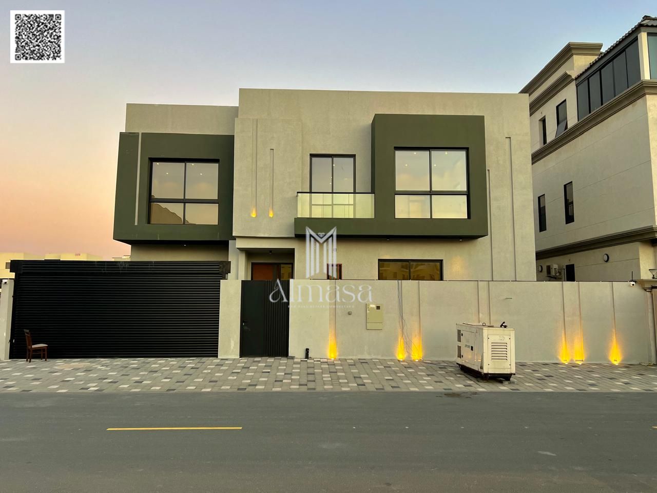 For sale in Al Zahiyah, Ajman: a luxurious modern villa with 5 bedrooms, fully air-conditioned, super deluxe finishing, bank financing available, and