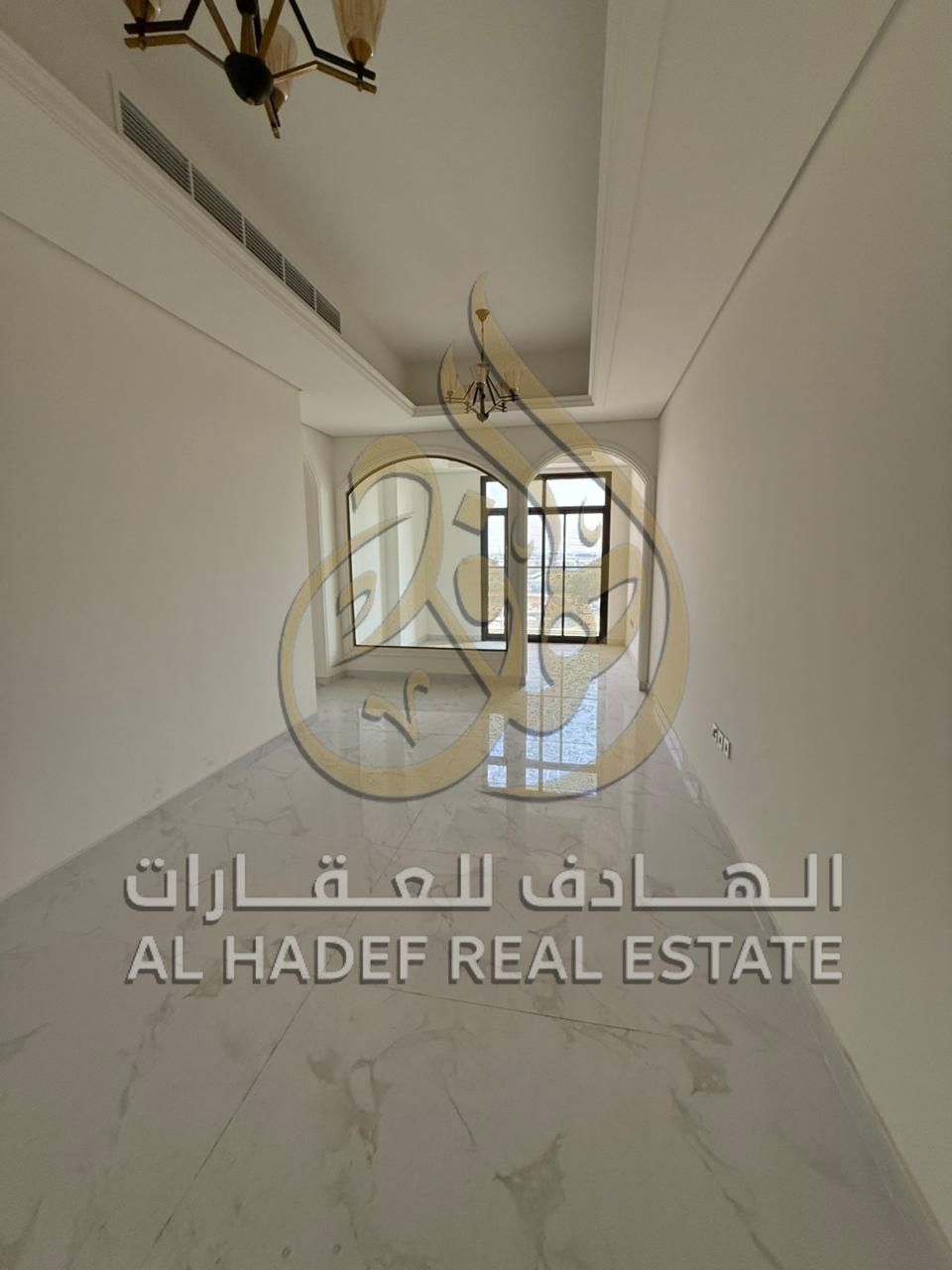 For rent in Ajman - Al Muwaihat 3: 3-bedroom apartment with living room and majlis in Al Muwaihat 3 area, with free swimming pool and free parking.