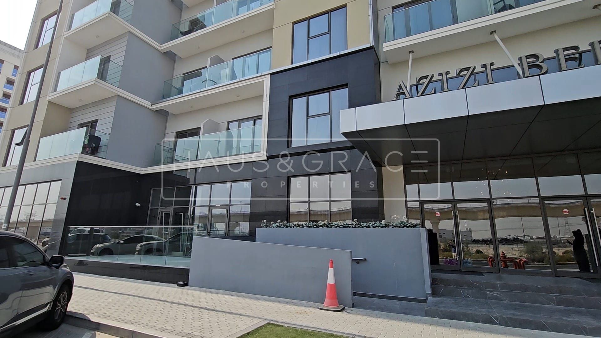 CORE AND SHELL SHOP AMAZING LOCATION DIRECT ACCESS TO ROAD