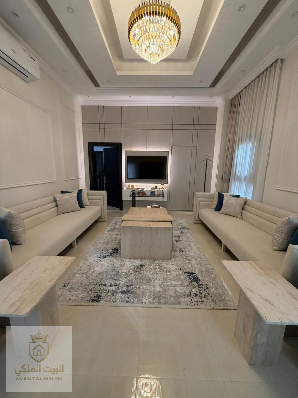 Freehold villa for sale in Al Yasmeen – Ajman, directly from the owner and never listed before. The villa is located in a quiet and fully serviced area next to the mosque. It offers a practical design with spacious rooms, ideal for families seeking comfor