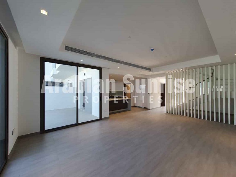 VACANT SOON | Single Row | Spacious Layout