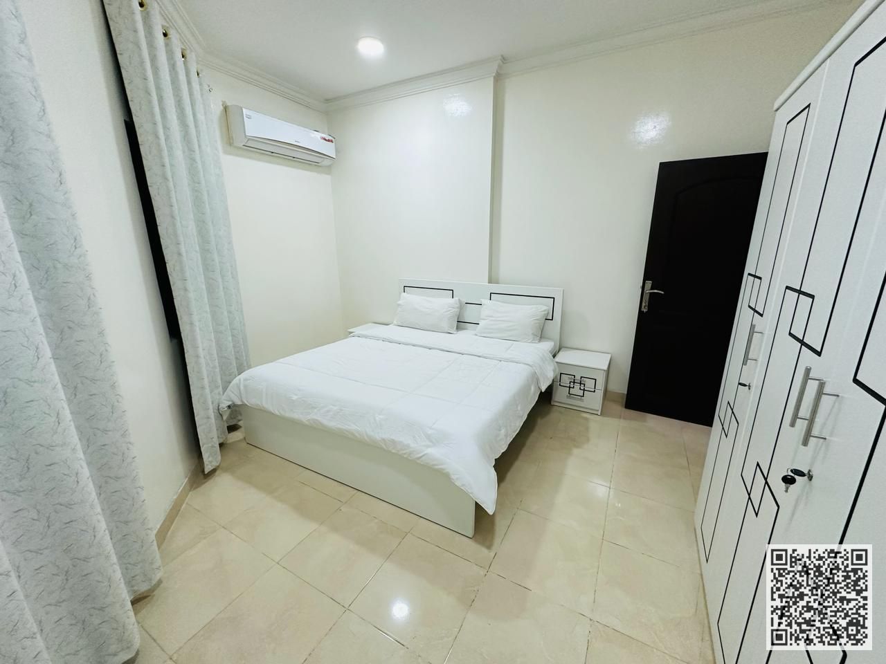 Luxurious furnished one-bedroom apartment with brand new furniture for monthly rent in Ajman - second tenant - Ajman Corniche