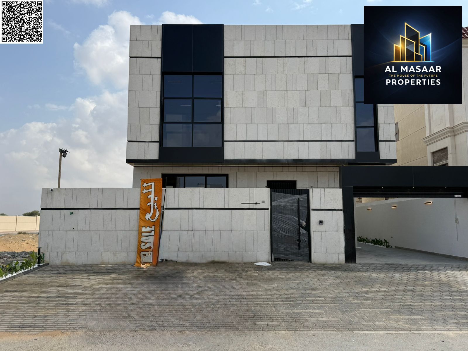 Luxury villa with a swimming pool, 5 master bedrooms. Price includes fees.