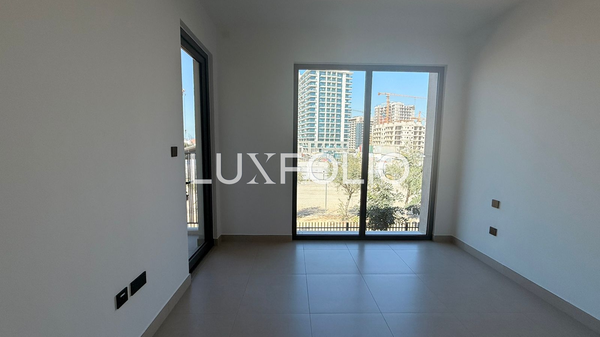 Vacant Now | Single Row | Genuine Listing