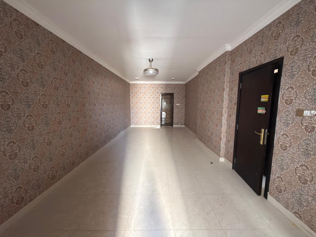 Excellent price, maintenance included (owner's responsibility), 2 balconies, excellent location, suitable for everyone, family building