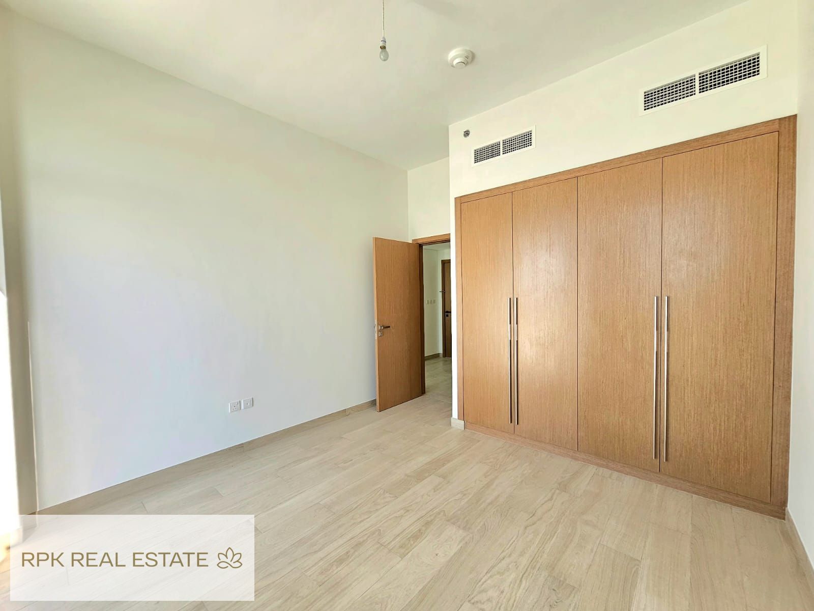 BIG BALCONY | WHITE GOODS | SPACIOUS LAYOUT |