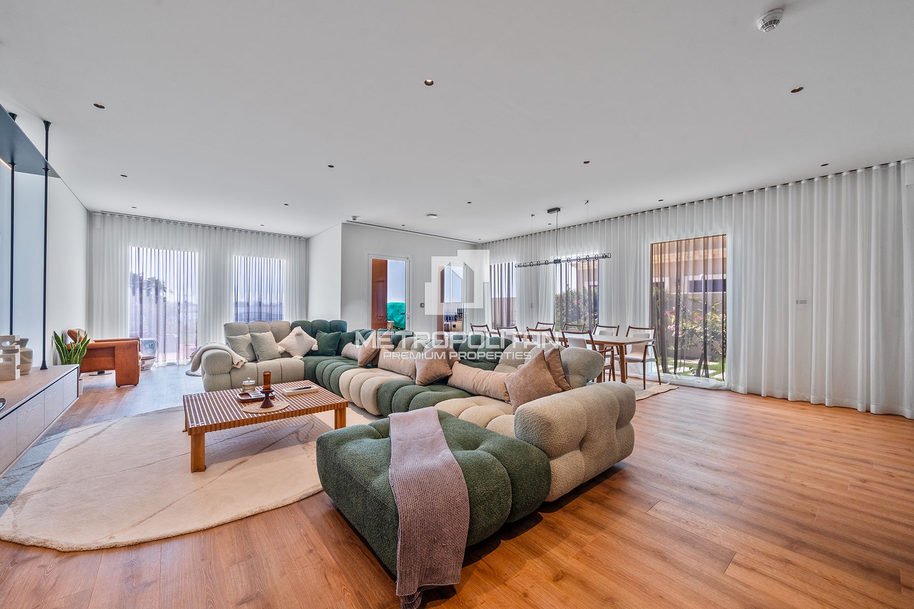 Waterfront Villa | Upgraded | Vacant February 1