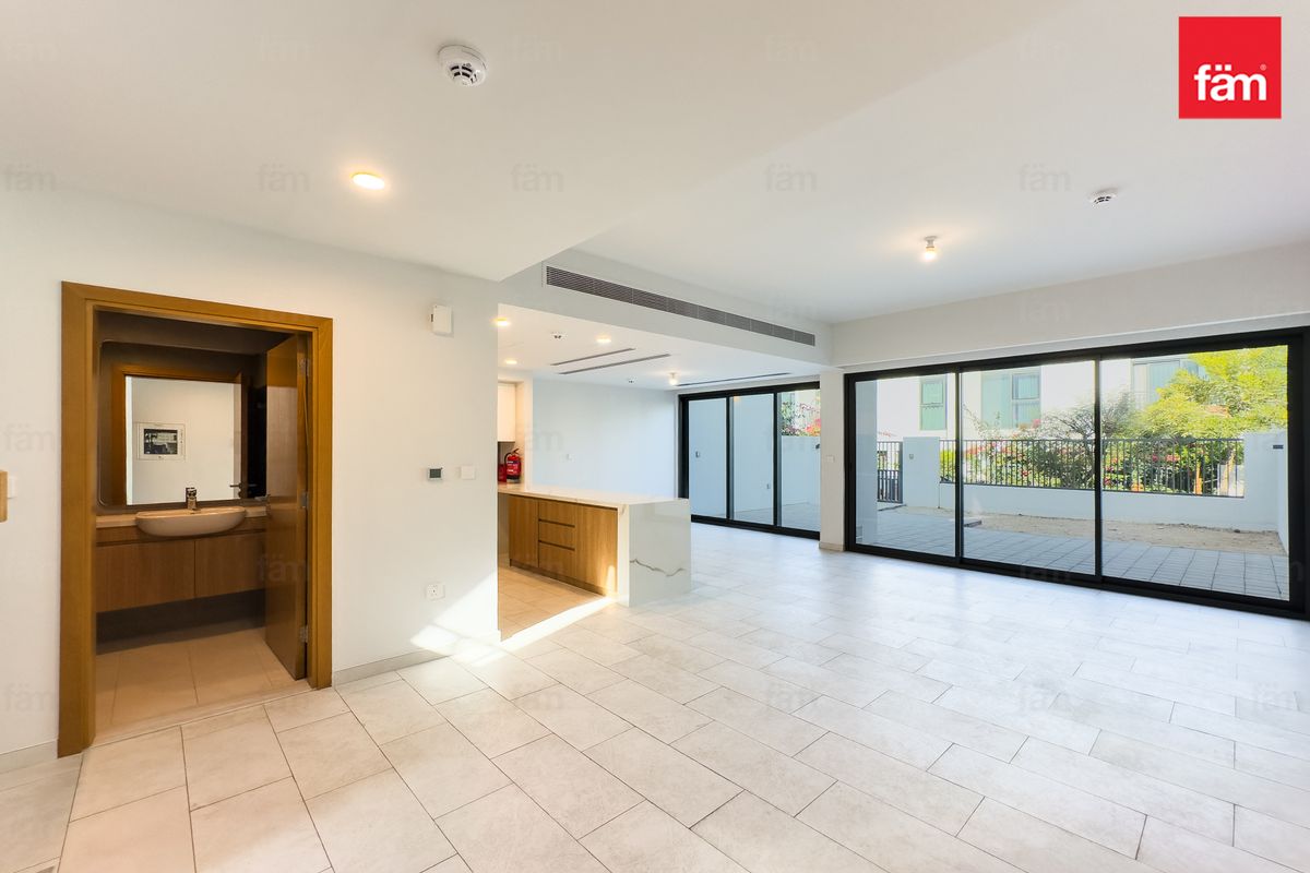 Ready to move | Close to Park | Upgraded Unit
