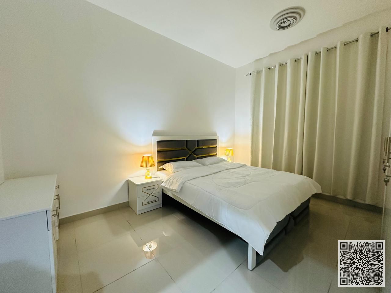 Luxurious furnished one-bedroom apartment with brand new furniture for monthly rent in Ajman - second tenant - Ajman Corniche
