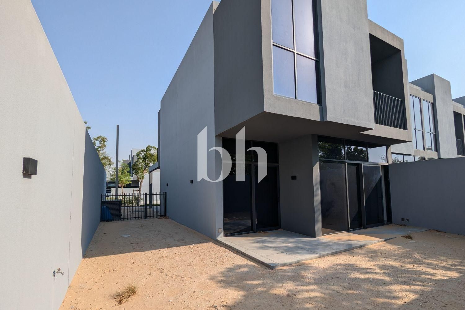 3BR Corner Townhouse | Single Row | Ready