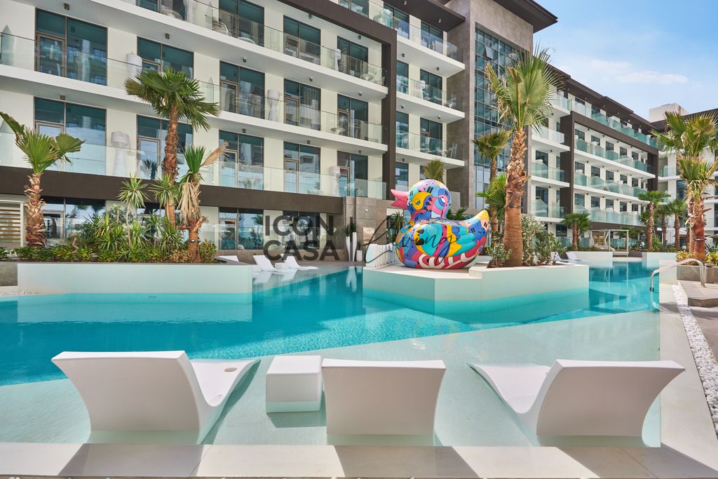 Pool View | Spacious | Near to circle mall