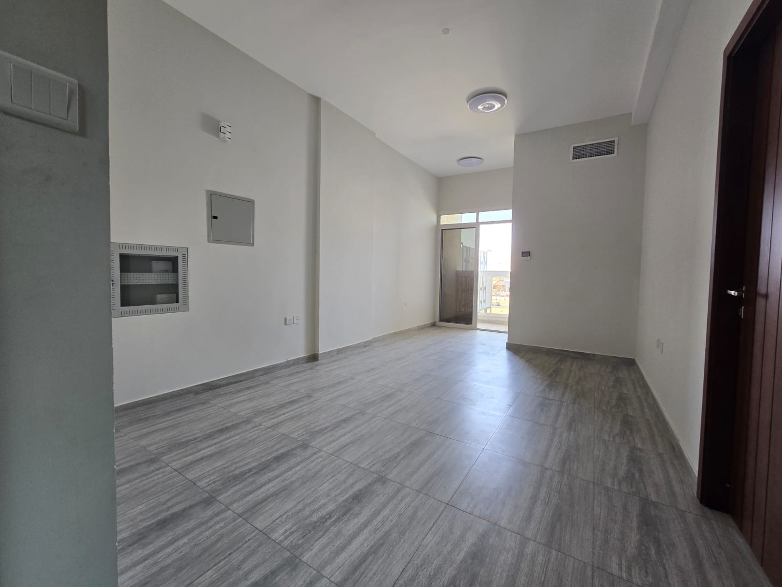 One bedroom and living room apartment for annual rent in Al Jurf 3 – prime location close to services A one bedroom and living room apartment located