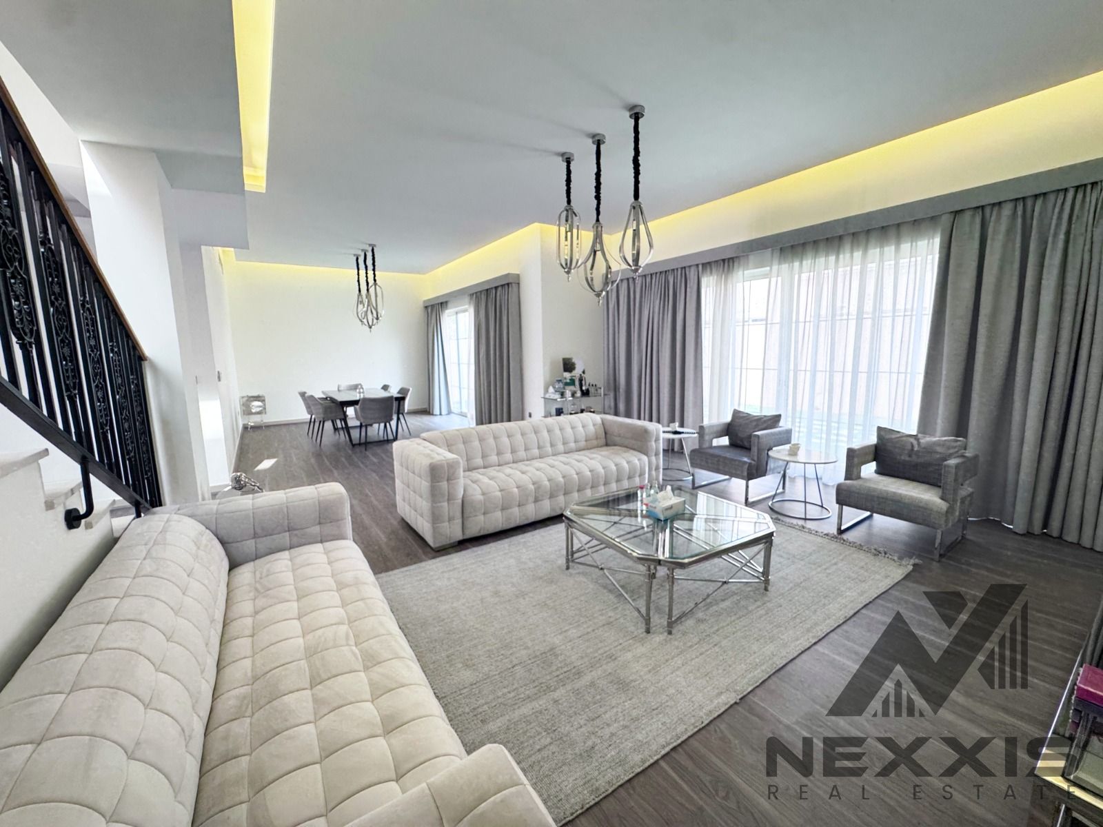 Upgraded Villa - Beautiful Garden - 4 BED
