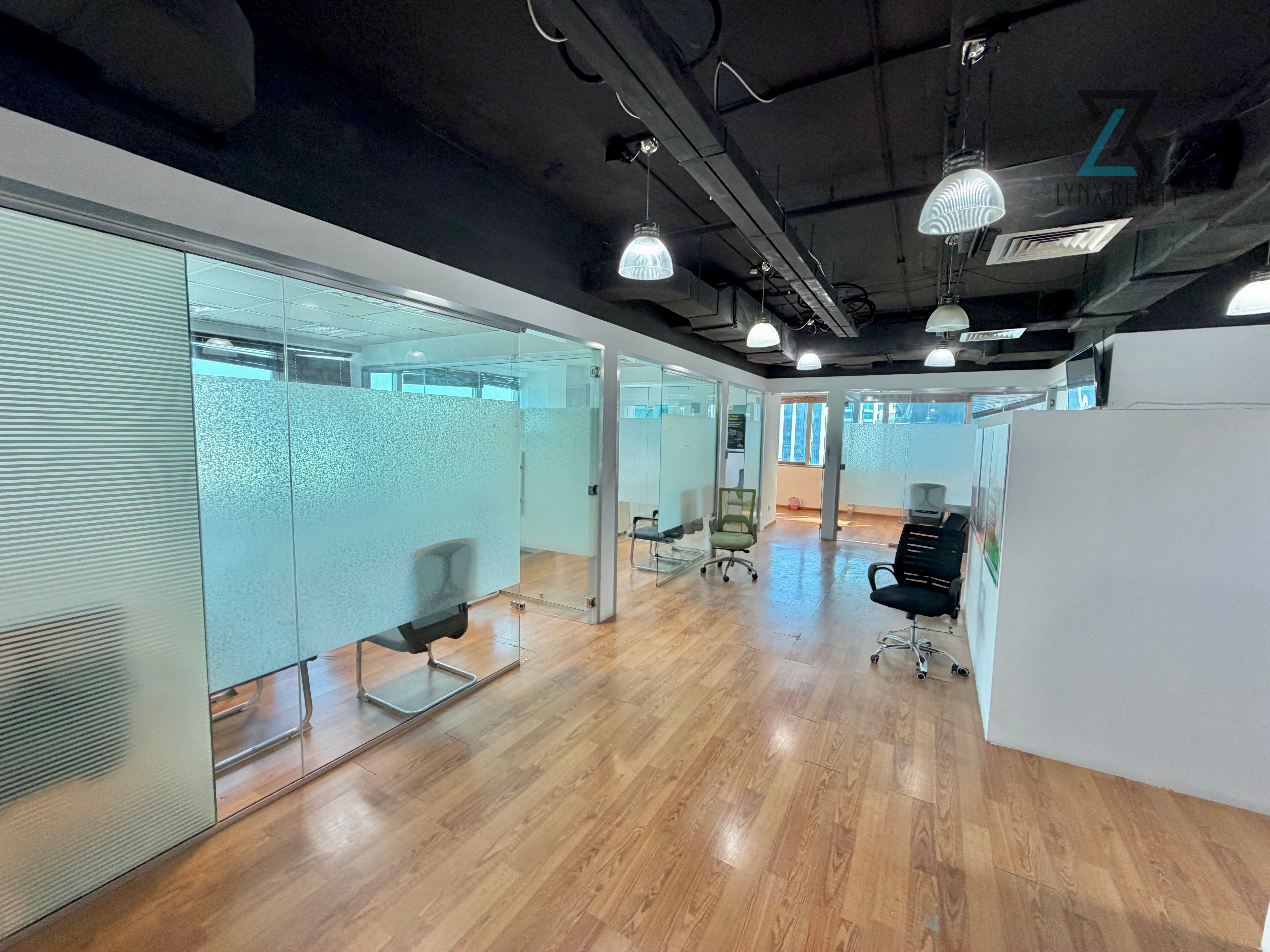 AC FREE | 3660 SQFT | VACANT FITTED OFFICE SPACE
