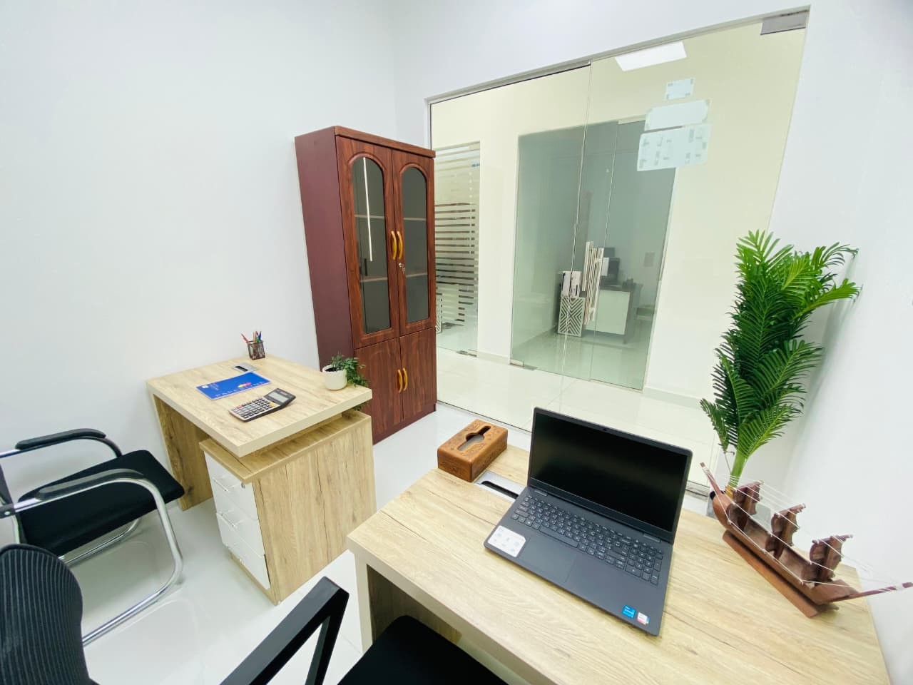 Amazing Office Space for Rent| Brand new Furniture included