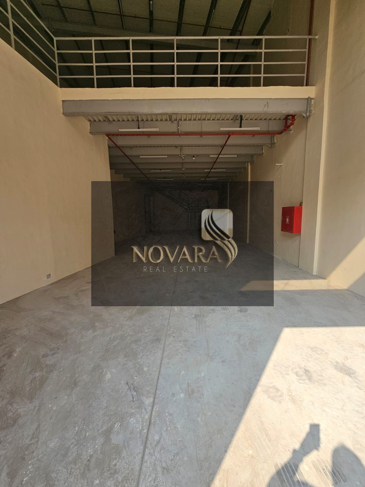 Warehouse in Al Jurf Industrial Area 1, Ajman, 4400 feet with mezzanine, 22 kW electricity, behind the Chinese market, price 220,000 dirhams.