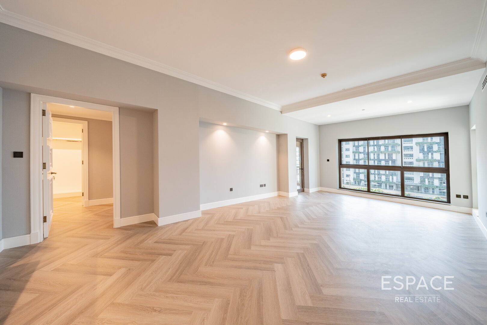 Vacant | Upgraded | With Maids Room