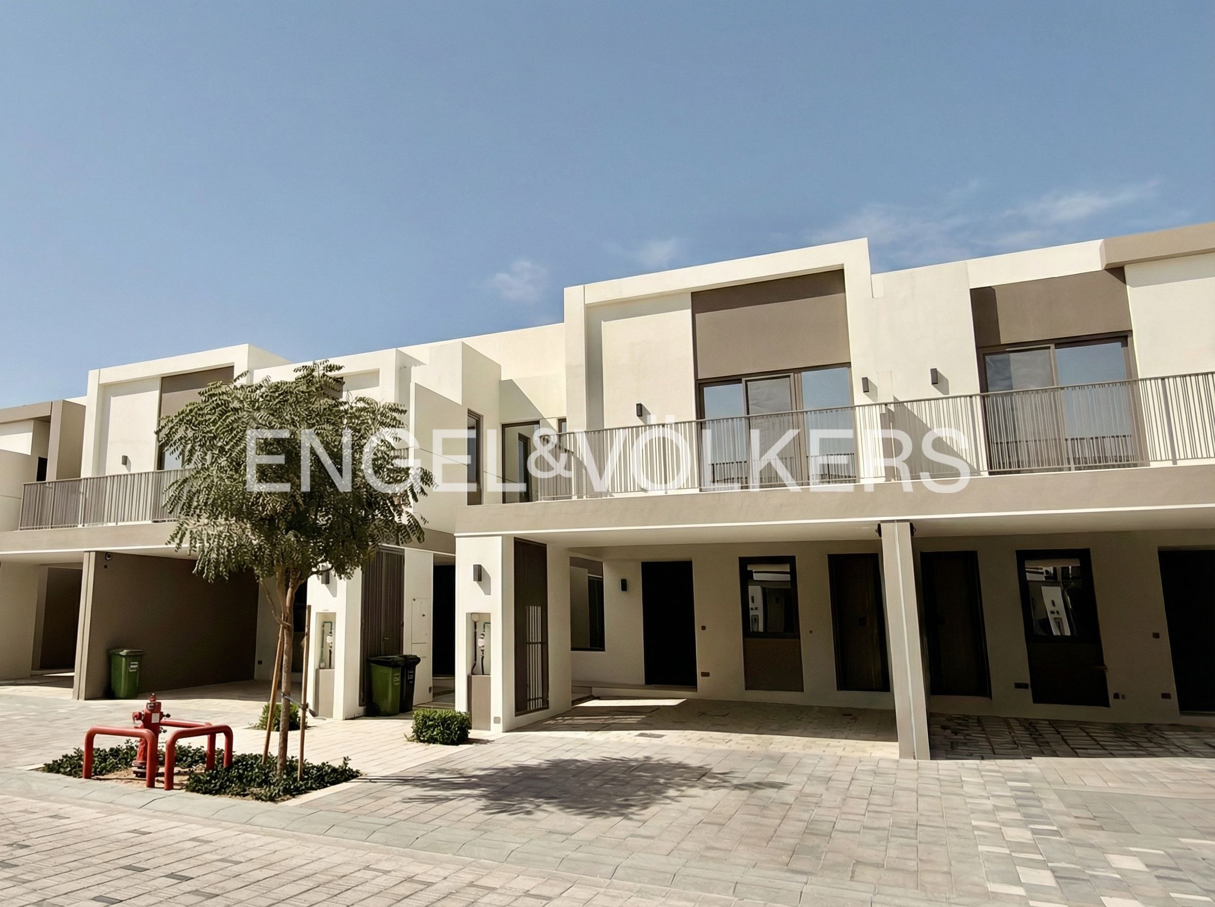 Single Row | Spacious | Steps to Amenities