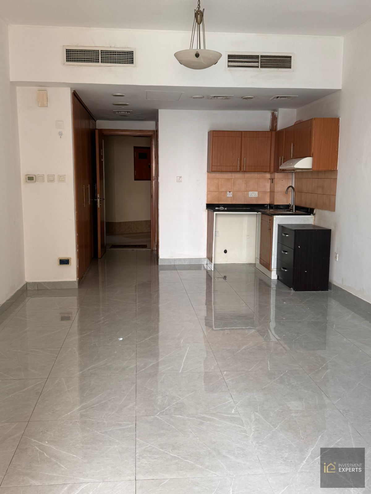 READY TO MOVE | SPACIOUS BALCONY | PAYMENT 12 CHEQUES