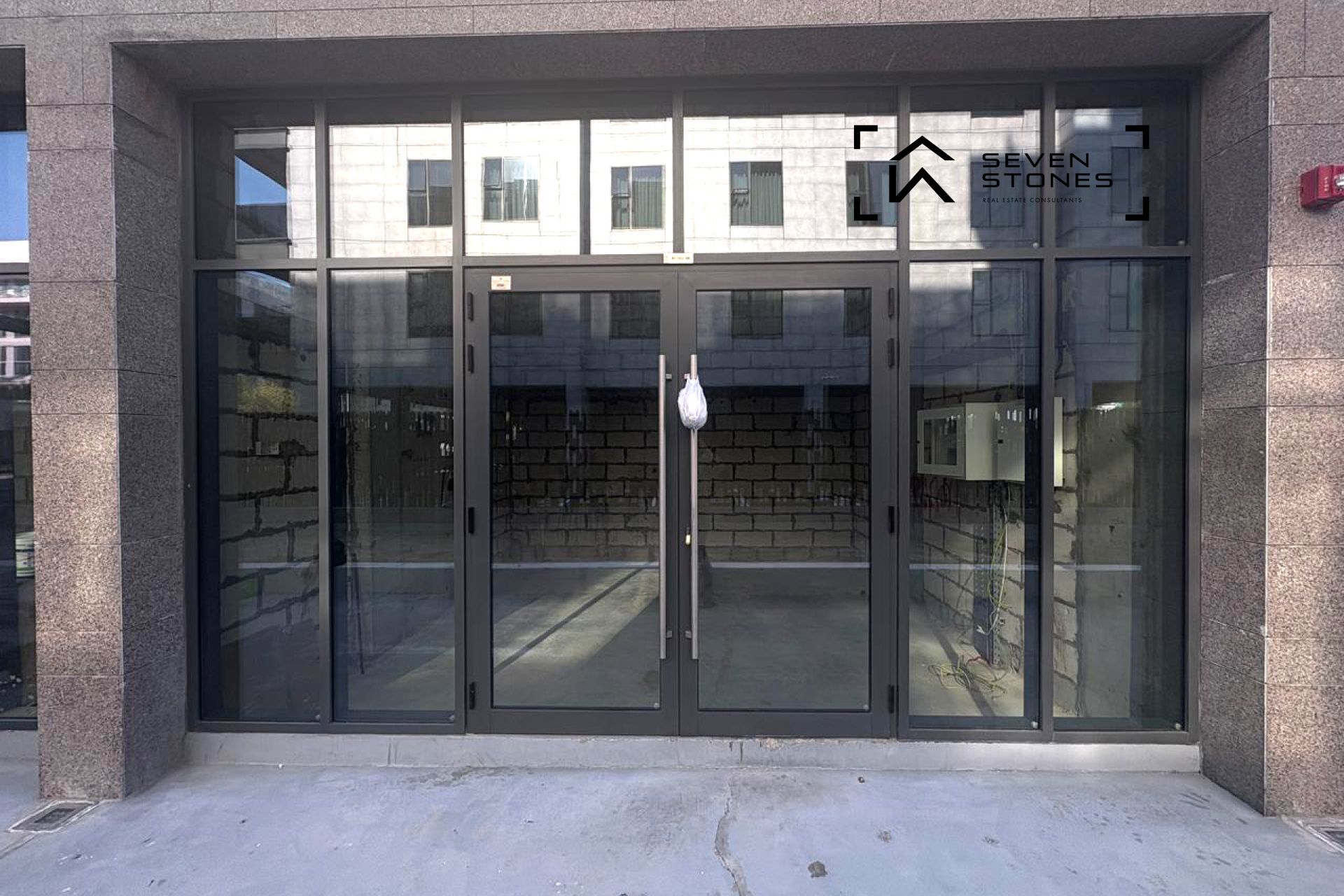 Vacant | Prime Location| Brand New