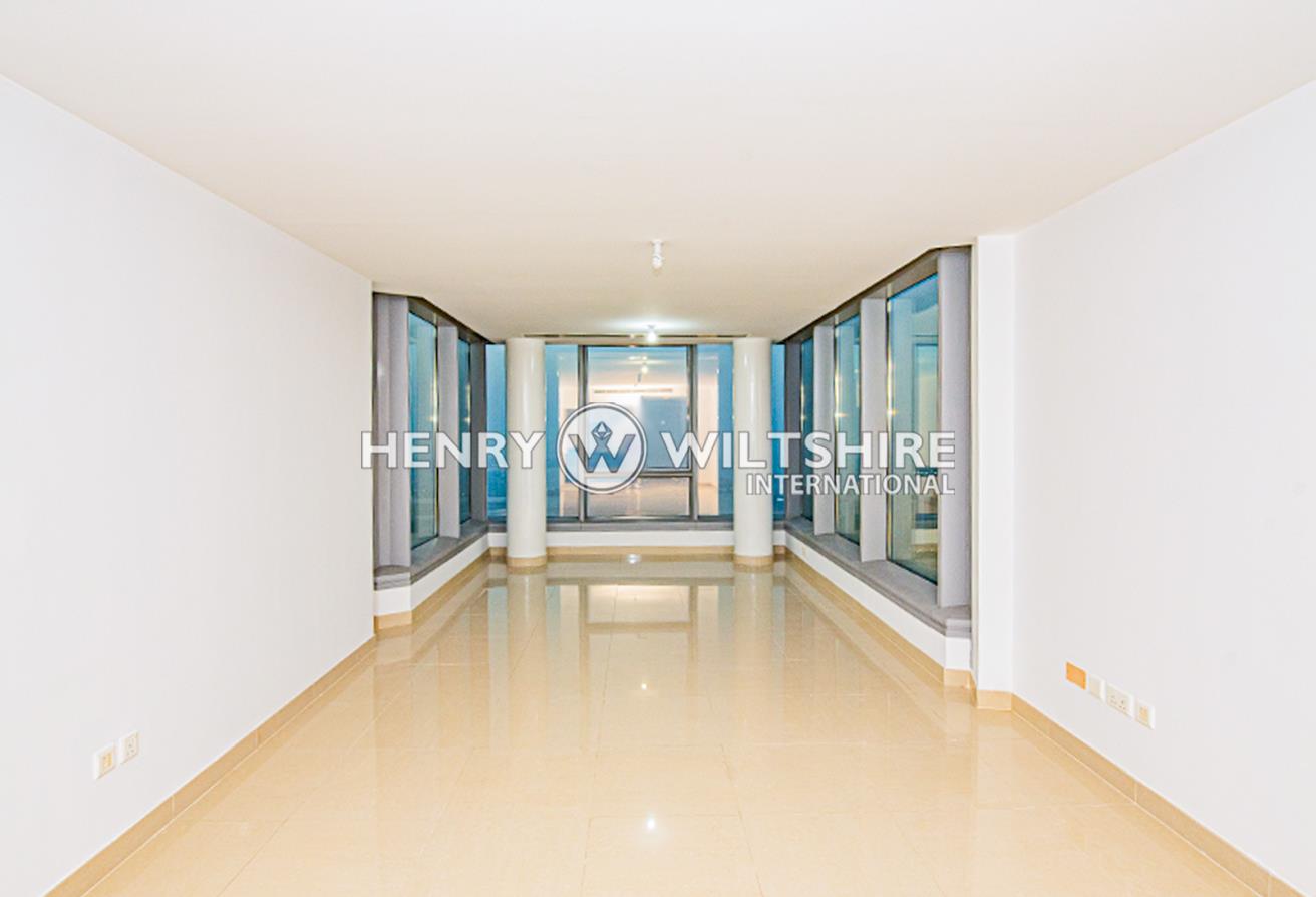 Available soon! 1 bedroom with Skypod. Huge layout