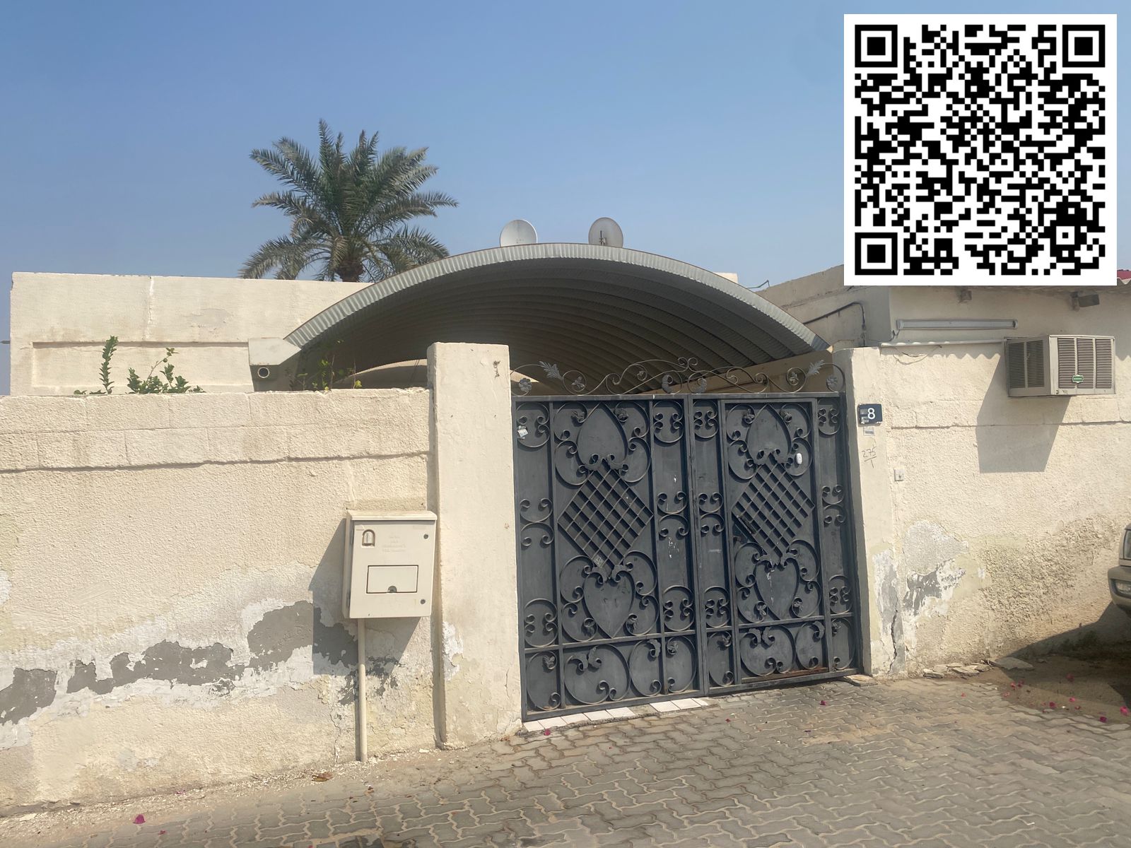 For sale: Traditional Arabic house in Al Ramla area, Sharjah. Land area 5000 sq ft. Consists of 4 fully furnished rooms. Asking price: 800,000 AED