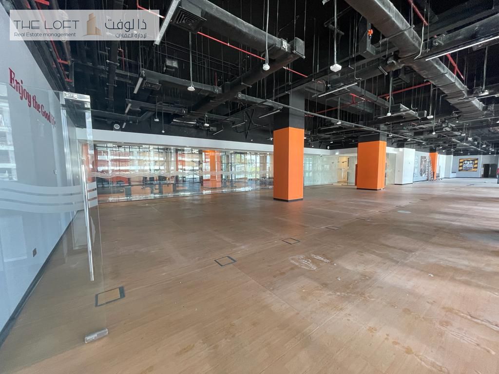 Spacious Mezzanine Floor 1800 Sqm Prime Location