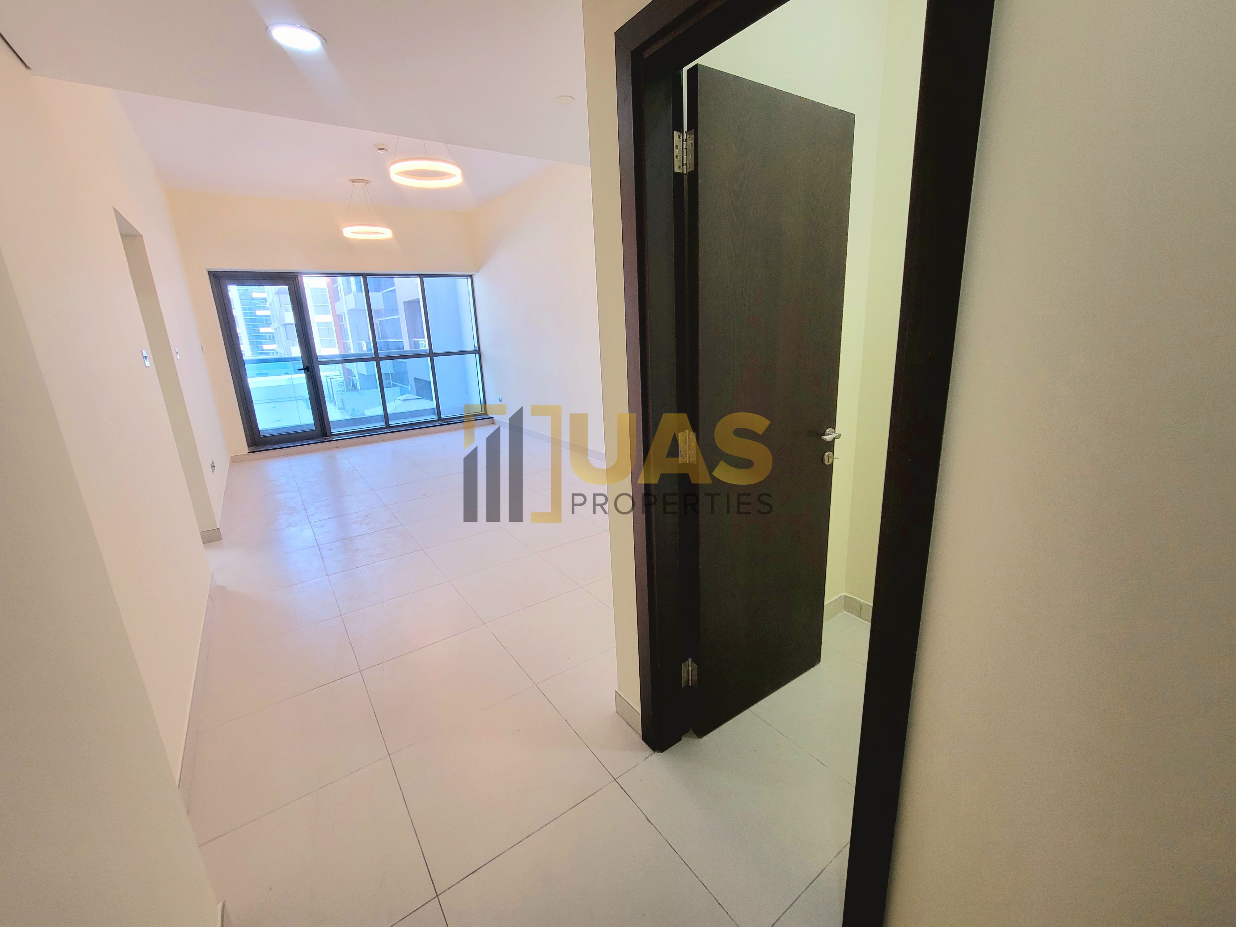 Lavish 2bhk with stor room just 5 munjt walk to Metro with gym pool parking free