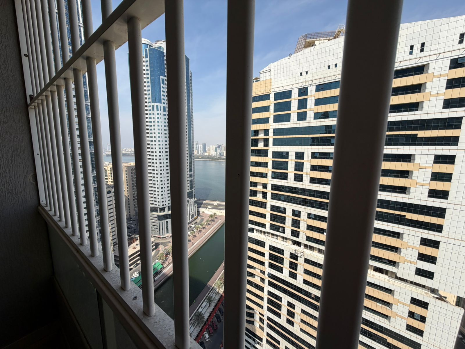 Very spacious with superb finishes and a stunning view of Al Qasba water canal. Prime vibrant location close to all amenities and the Dubai exit.