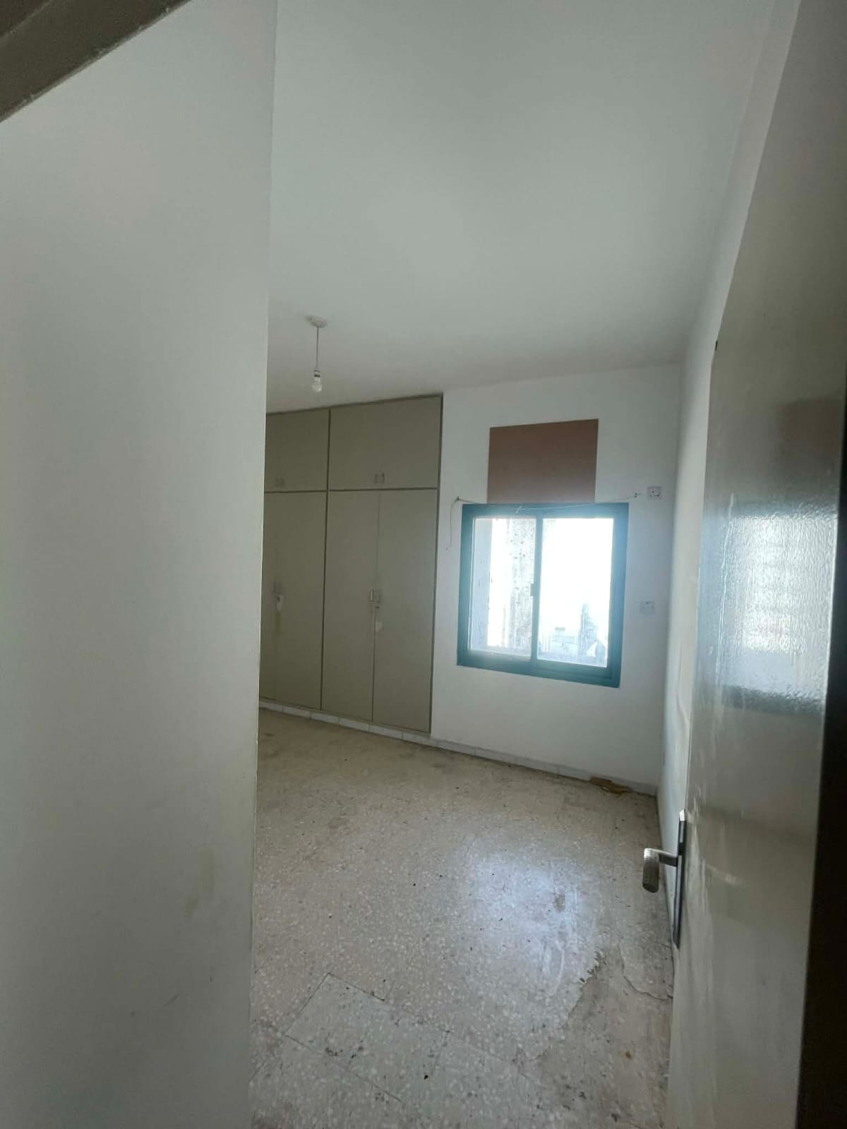 Apartment for Rent – Al Qasmiya (Al Mahatta) Close to Jubail bus station Two bedrooms and a living room One bathroom Balcony Wall cabi