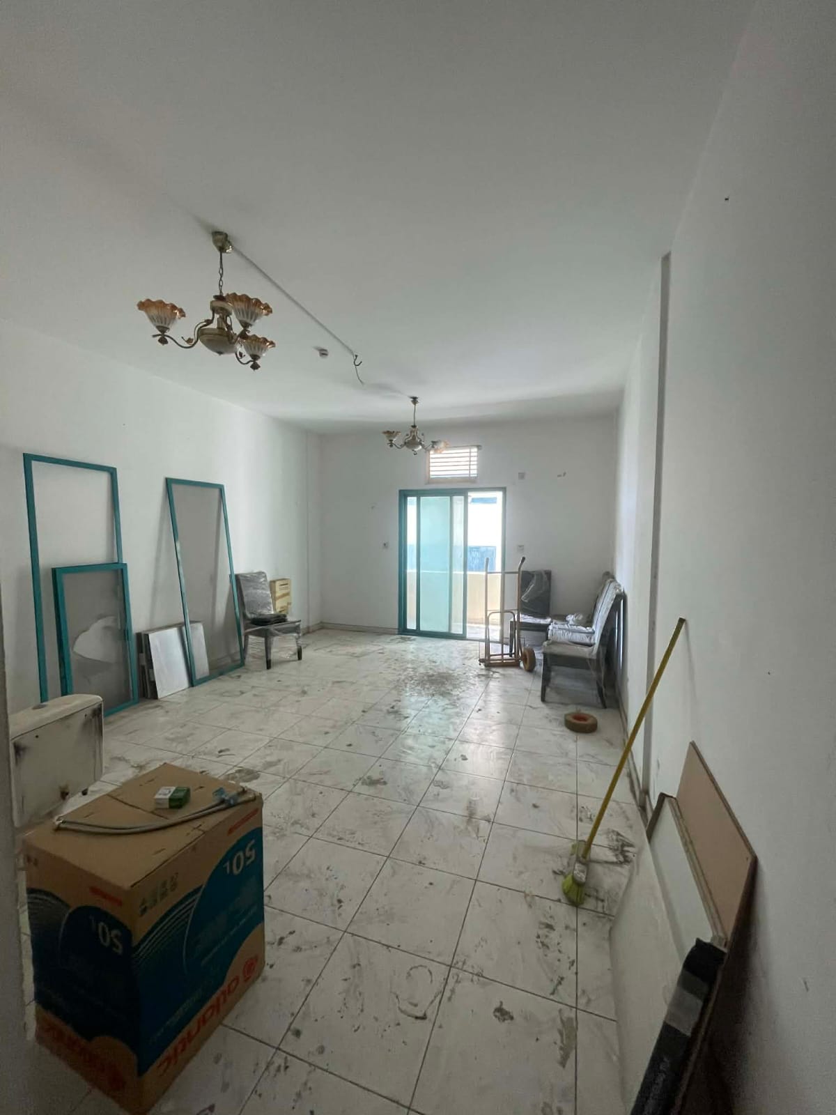 Apartment for Rent – Al Qasmiya (Al Mahatta) Close to Jubail Bus Station Three bedrooms and a living room 2 bathrooms Balcony Built-in