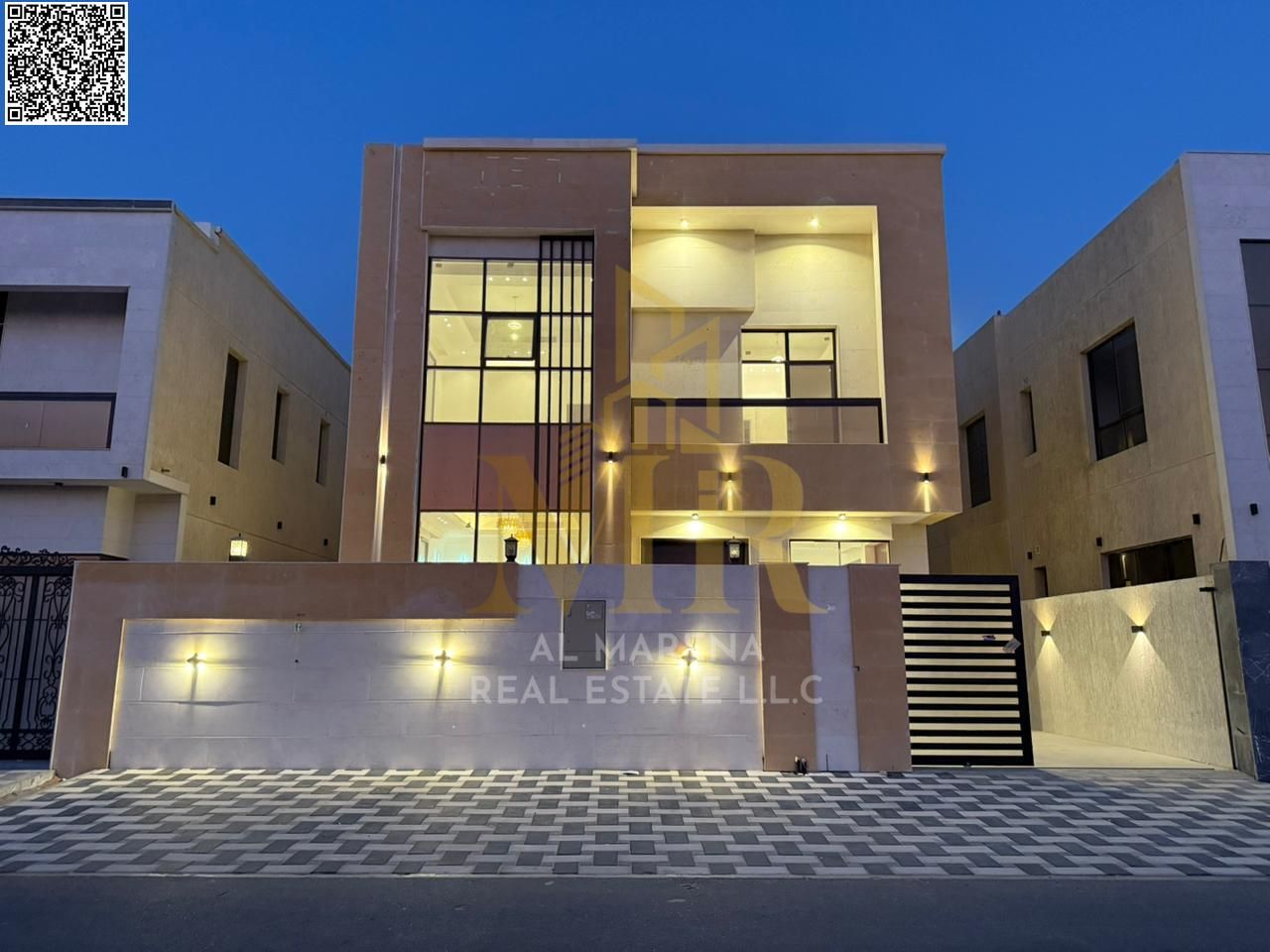 A villa with a price including registration fees and ownership on the main street, ready to move in, in the most prestigious areas of Ajman. Freehold