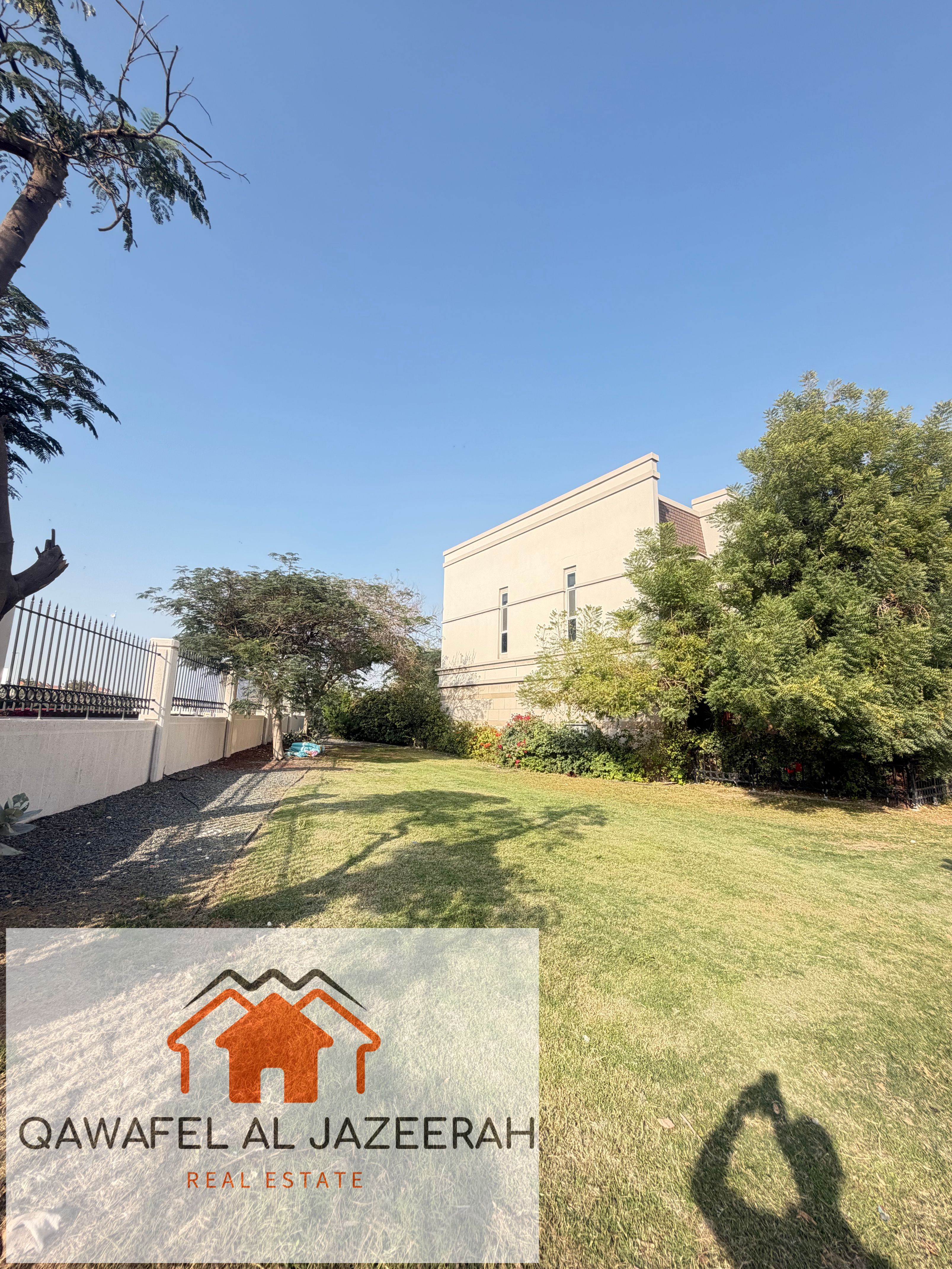 LUXURY VILLA IN UP TOWN MIRDIF 3 bedrooms 1 halls 1 living 1 dining 1 kitchen garden maids room store laundry parking kids play area very nice location. near to Mirdif city center and up down Mirdif & Mohamed bin Zayed street & emirates road and near duba