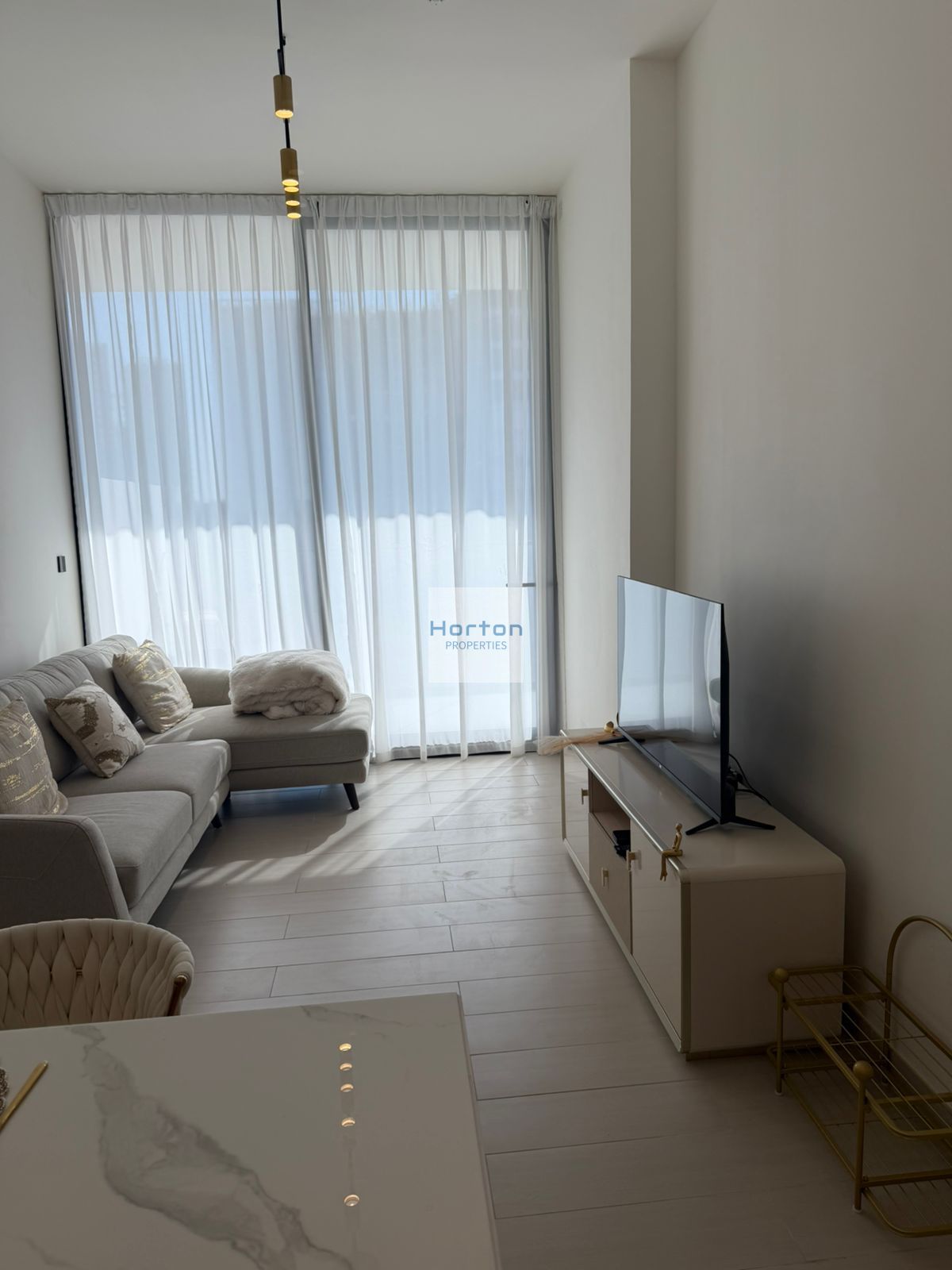 COZY 1BR I FURNISHED I JVC PRIME LOCATION