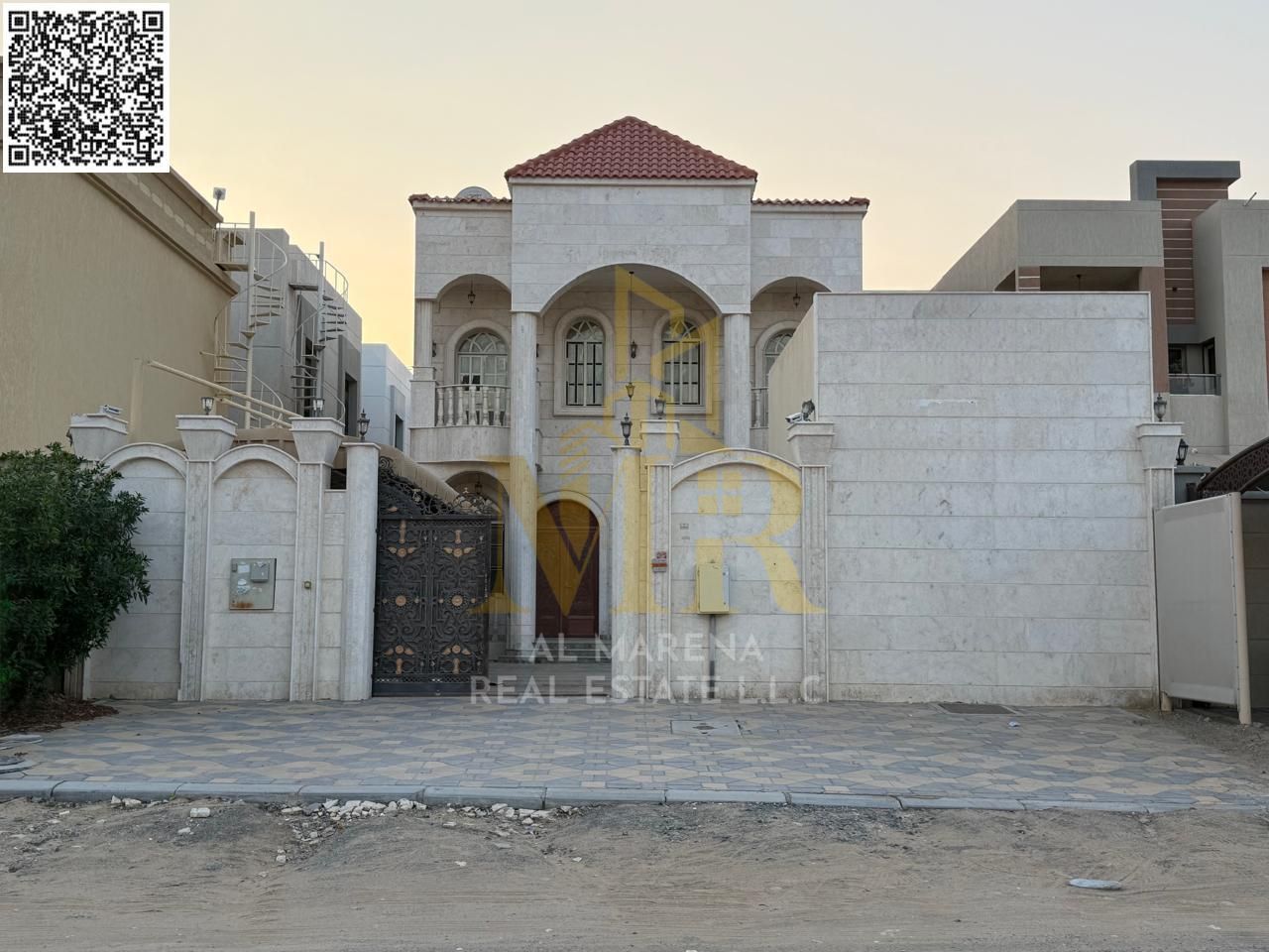 Two-story residential/commercial villa with a rooftop, custom-finished, including water, electricity, and air conditioning, at a special price, freeho