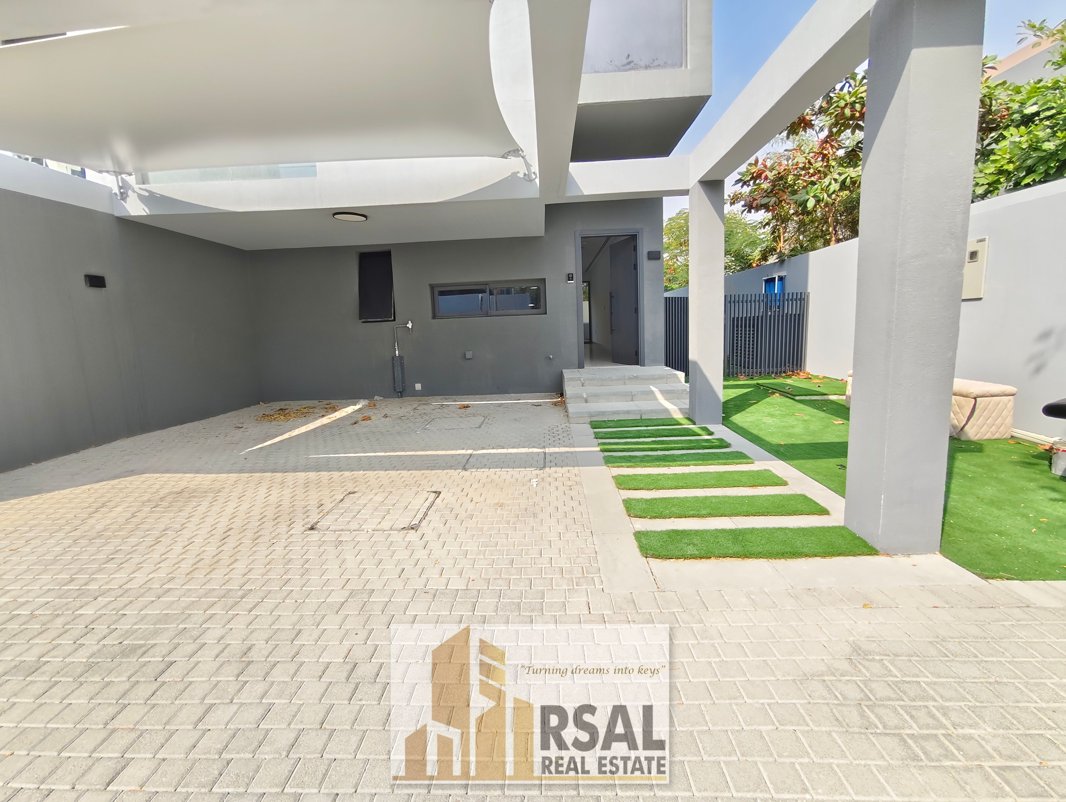 Ready To Move Luxurious 3BR townhouse Corner End unit