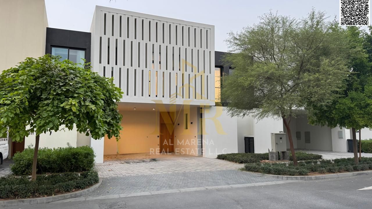 Villa with swimming pool, price includes electricity, water and air conditioning, on the main street, ready to move in, in the most prestigious areas