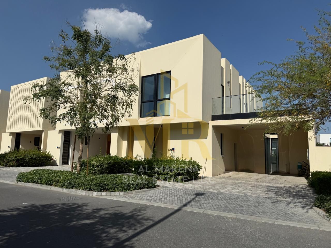 Own a villa with 4 master bedrooms and a swimming pool, including electricity, water, air conditioning, and furniture, at a very special price.