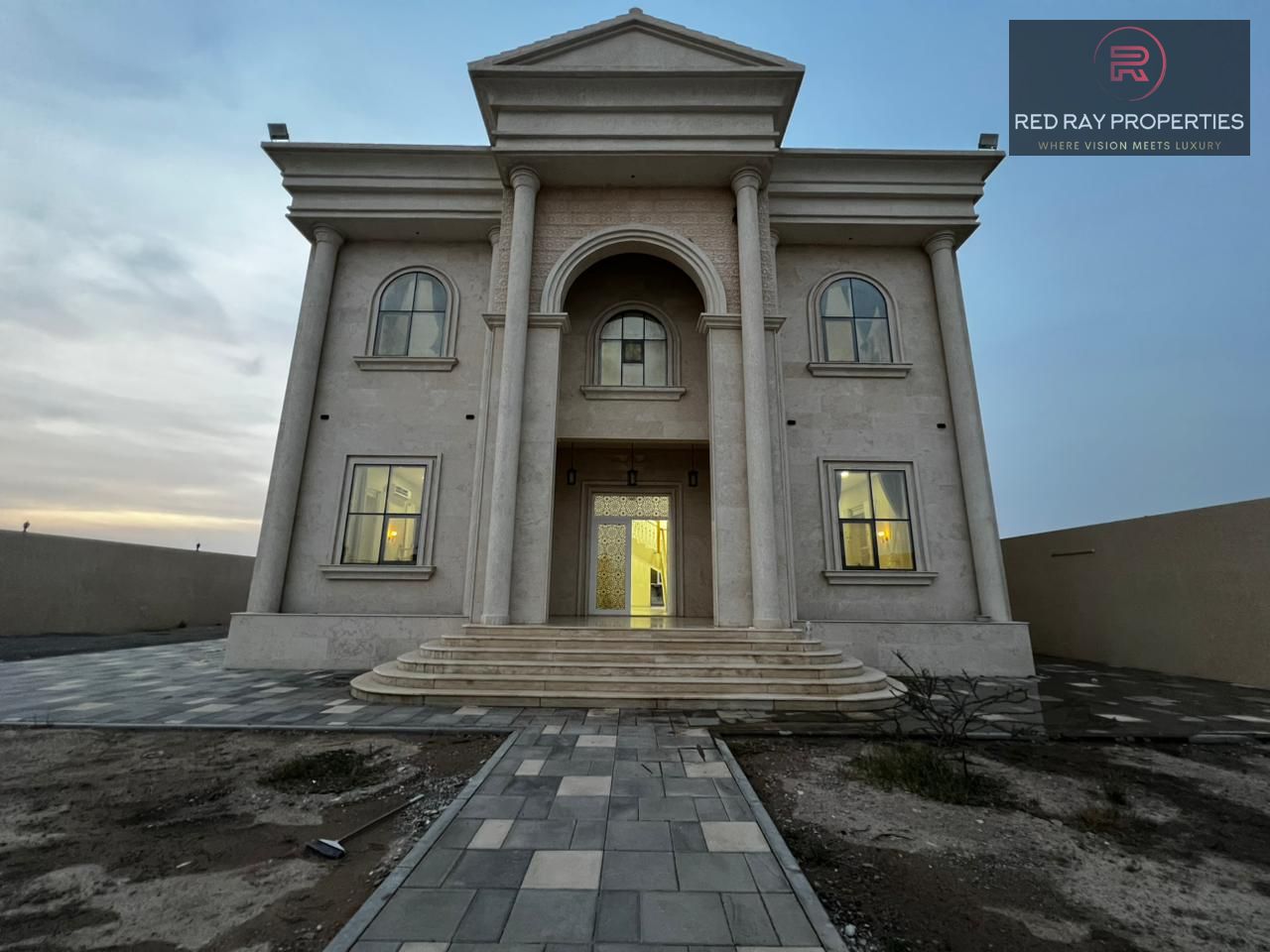 PEACEFUL LUXURY LIVING | IN PRIME LOCATION