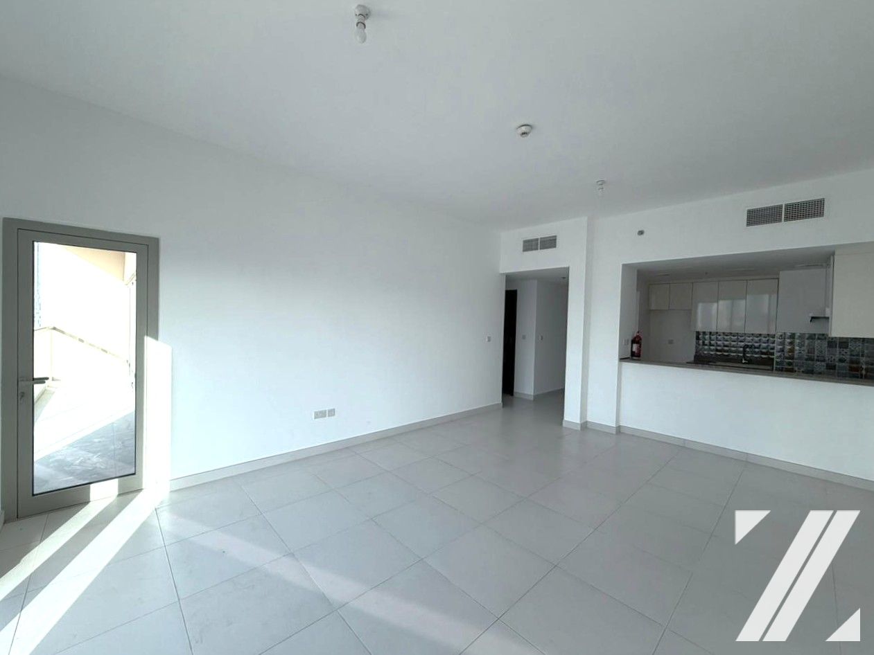 Bright-Spacious Lay-out | 2 Beds with Balcony
